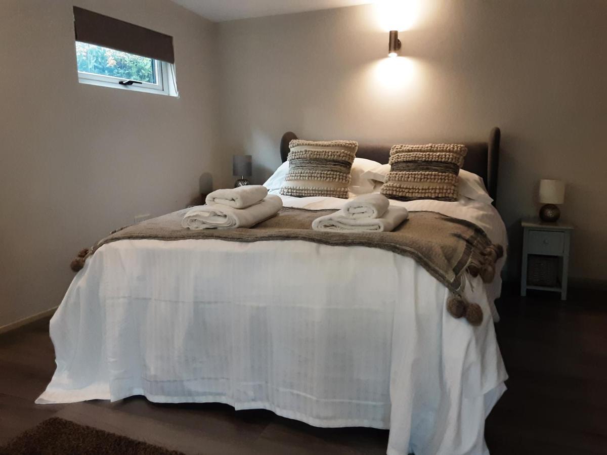 The Cabin Bed & Breakfast Flore Luaran gambar